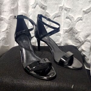 Michael Kors black patent leather strappy 3" heel size 8.5M  NWOT